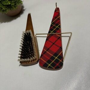 Vintage Tartan plaid Wooden Hanging Clothes Brush Valet Butler Christmas Holiday